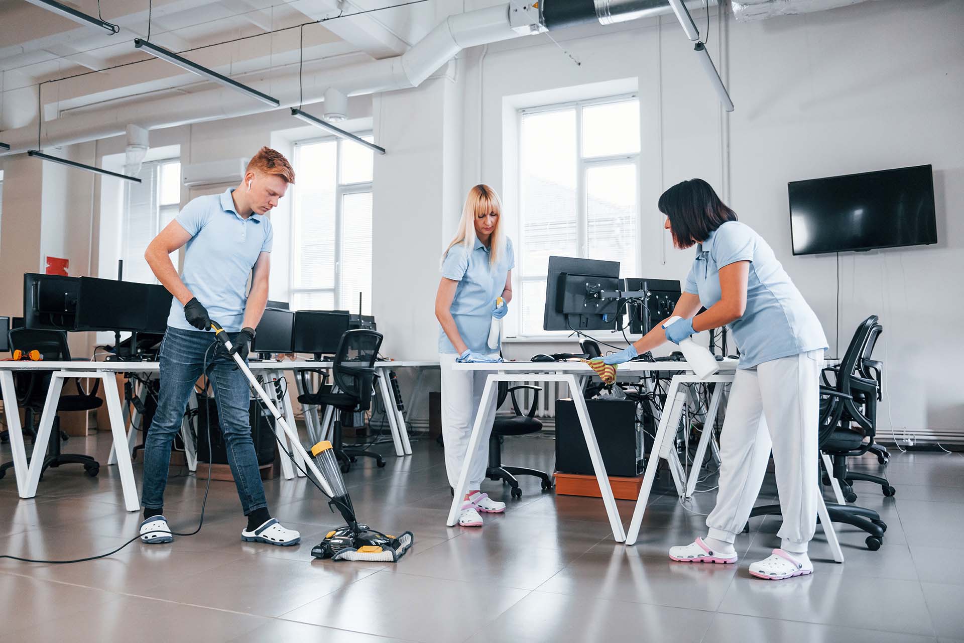 5 Tips To Maintain A Clean Workplace Environment